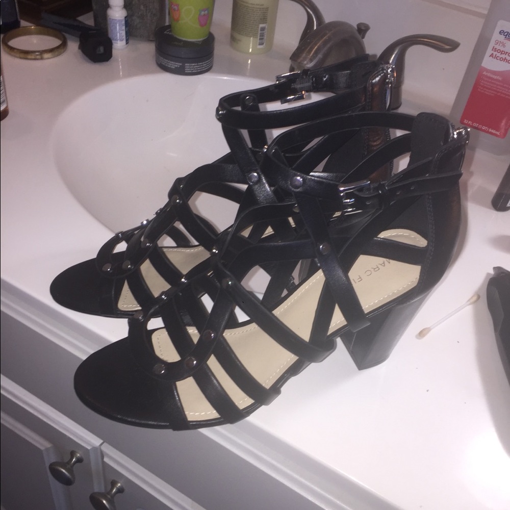 NWOT MARC FISHER SEXY CAGED STUDDED CHUNKY HEELS!